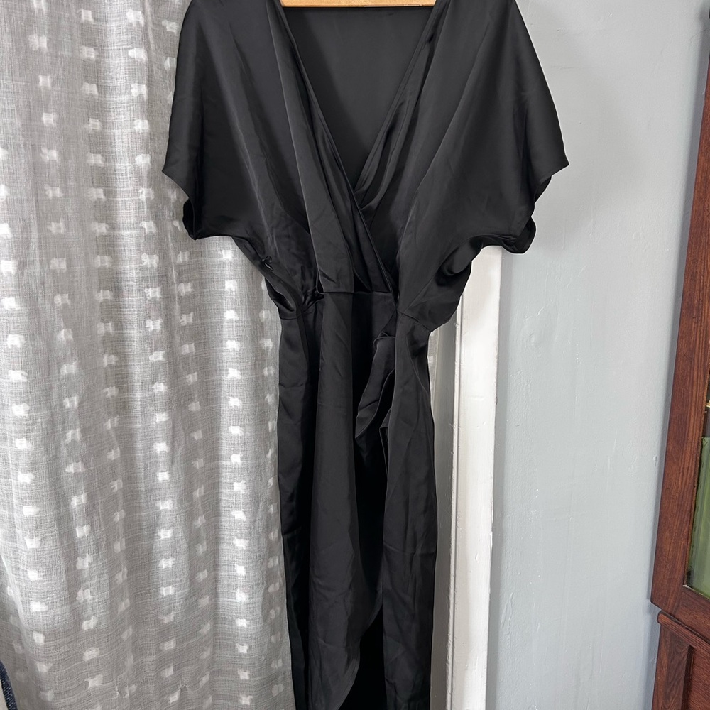 Halara Elegant Black Women's cocktail dress. Zip side slit with waistpleats.